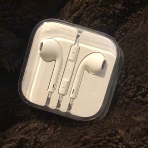 apple earphones